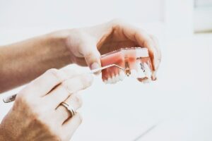 Hvordan foregår usynlig tandretning?